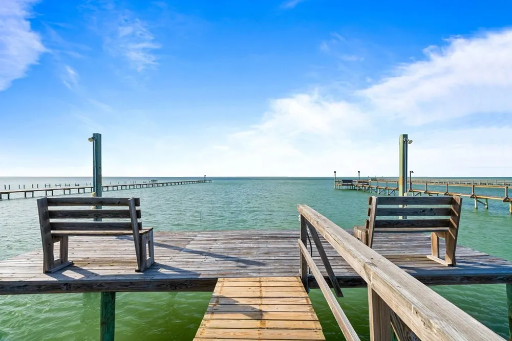 122 Dead Ends Drive Rockport, TX 78382