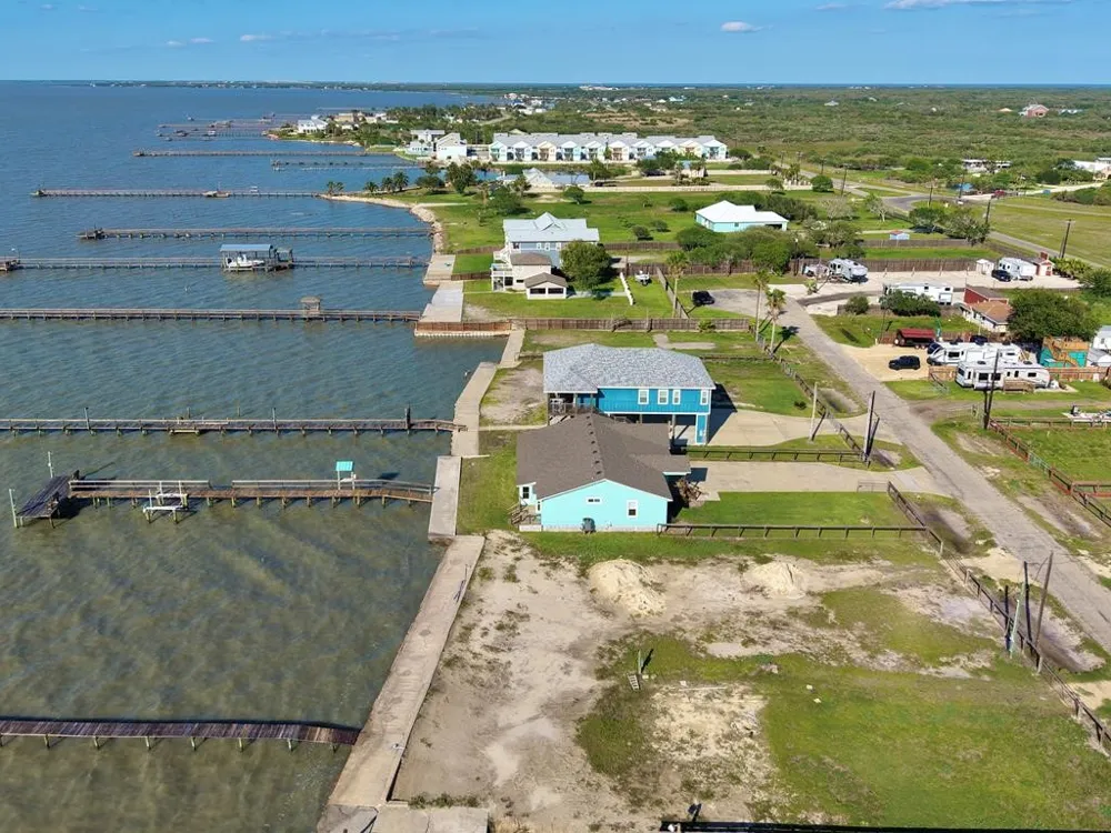 122 Dead Ends Drive Rockport, TX 78382