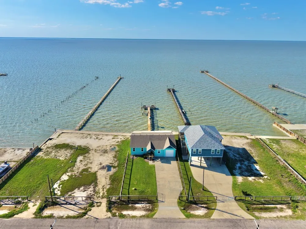 122 Dead Ends Drive Rockport, TX 78382