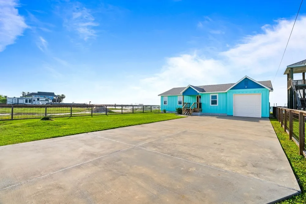 122 Dead Ends Drive Rockport, TX 78382
