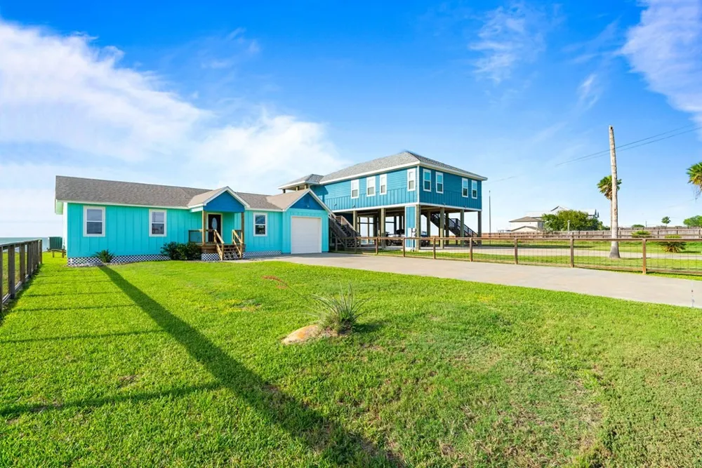 122 Dead Ends Drive Rockport, TX 78382