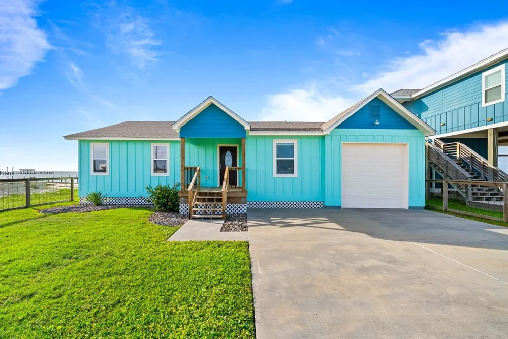 122 Dead Ends Drive Rockport, TX 78382