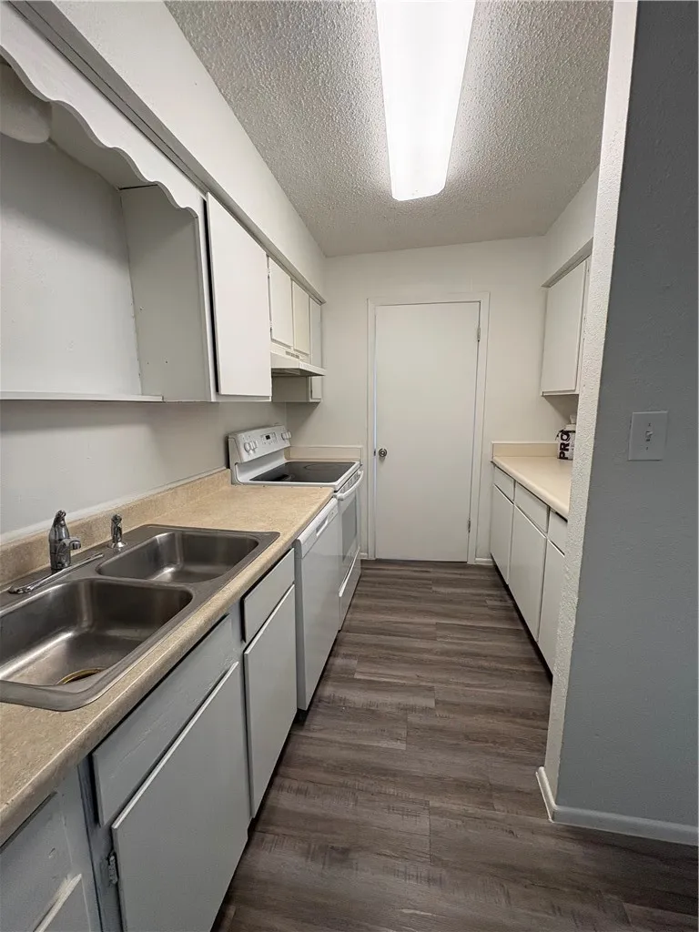 4218 Calallen Drive #4 Corpus Christi, TX 78410
