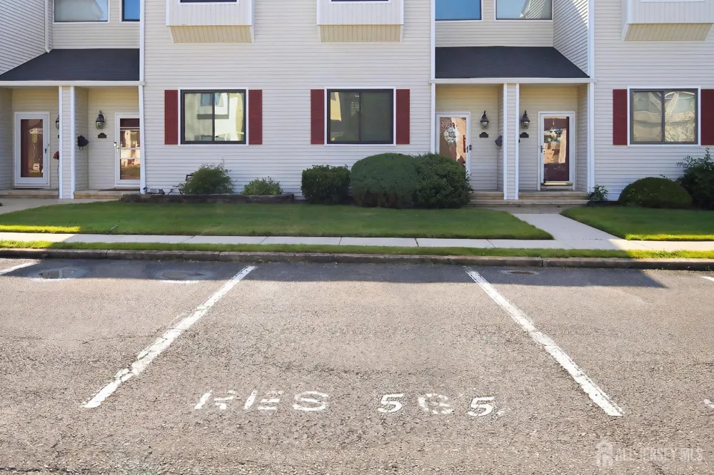 565 Clubhouse Drive Middletown, NJ 07748