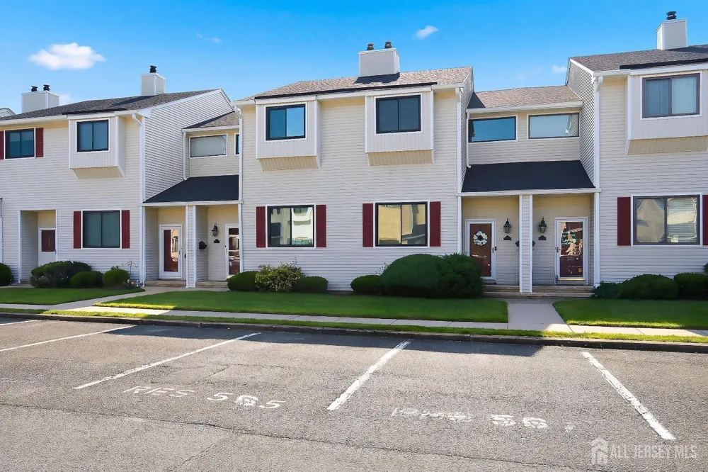 565 Clubhouse Drive Middletown, NJ 07748