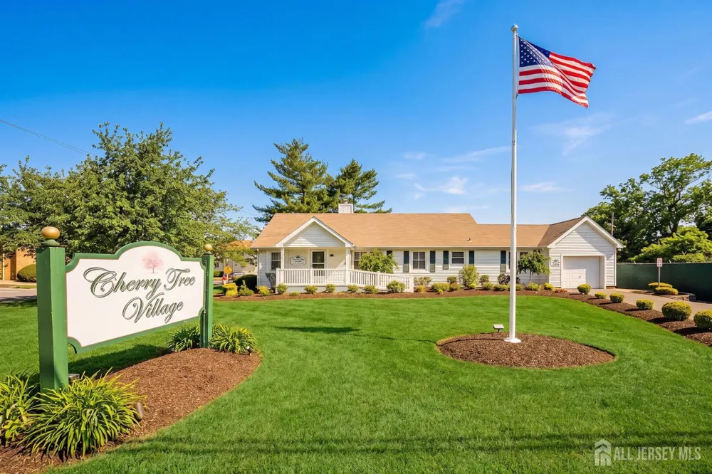 565 Clubhouse Drive Middletown, NJ 07748