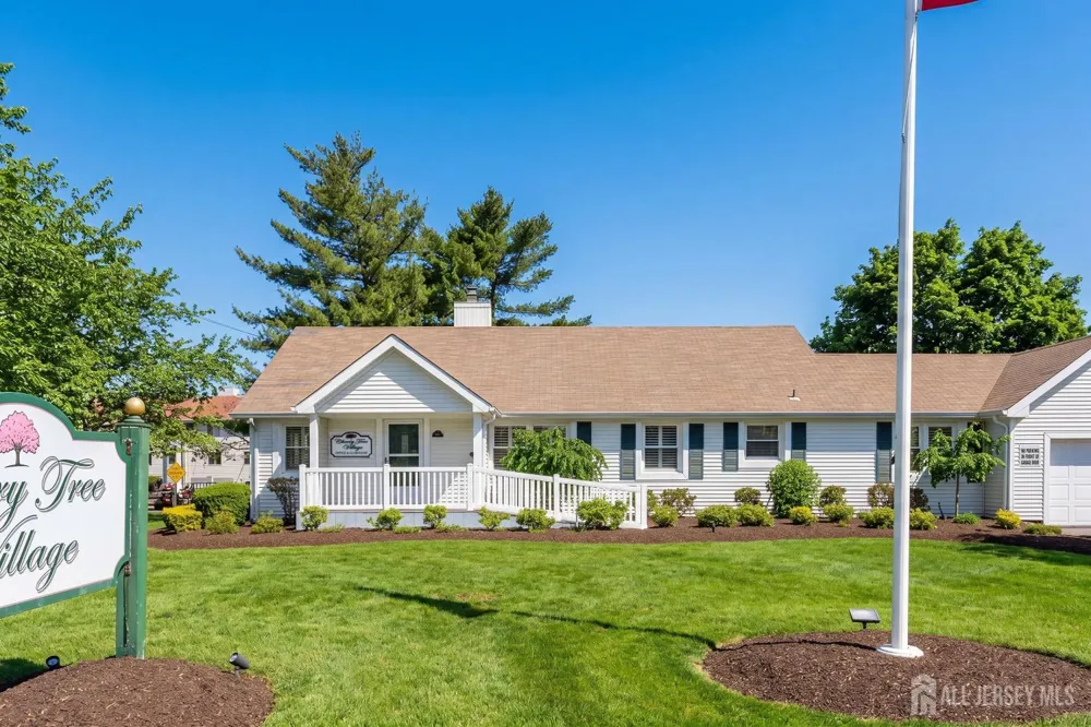 565 Clubhouse Drive Middletown, NJ 07748