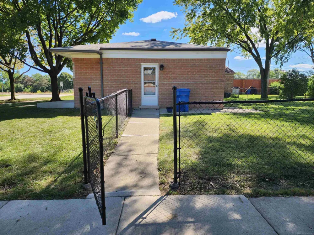 27055 Merideth Drive Warren City, MI 48092