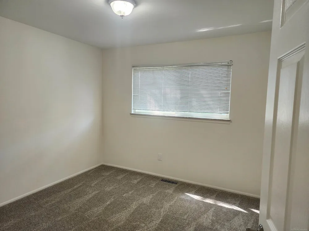27055 Merideth Drive Warren City, MI 48092
