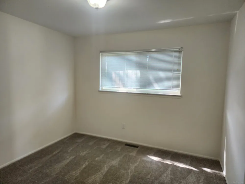 27055 Merideth Drive Warren City, MI 48092