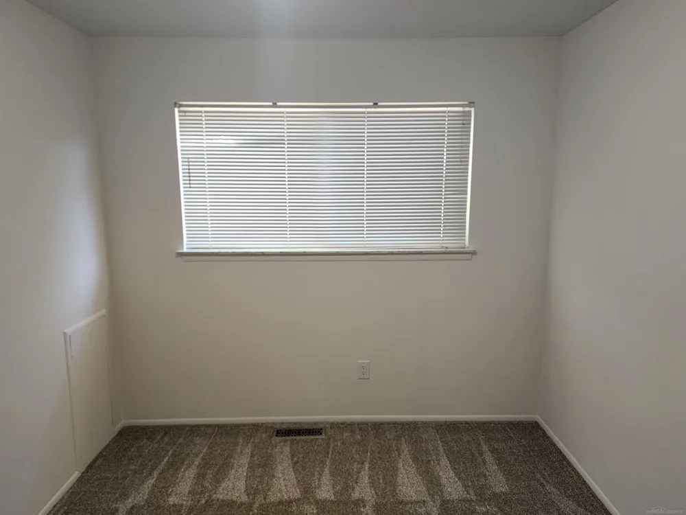 27055 Merideth Drive Warren City, MI 48092