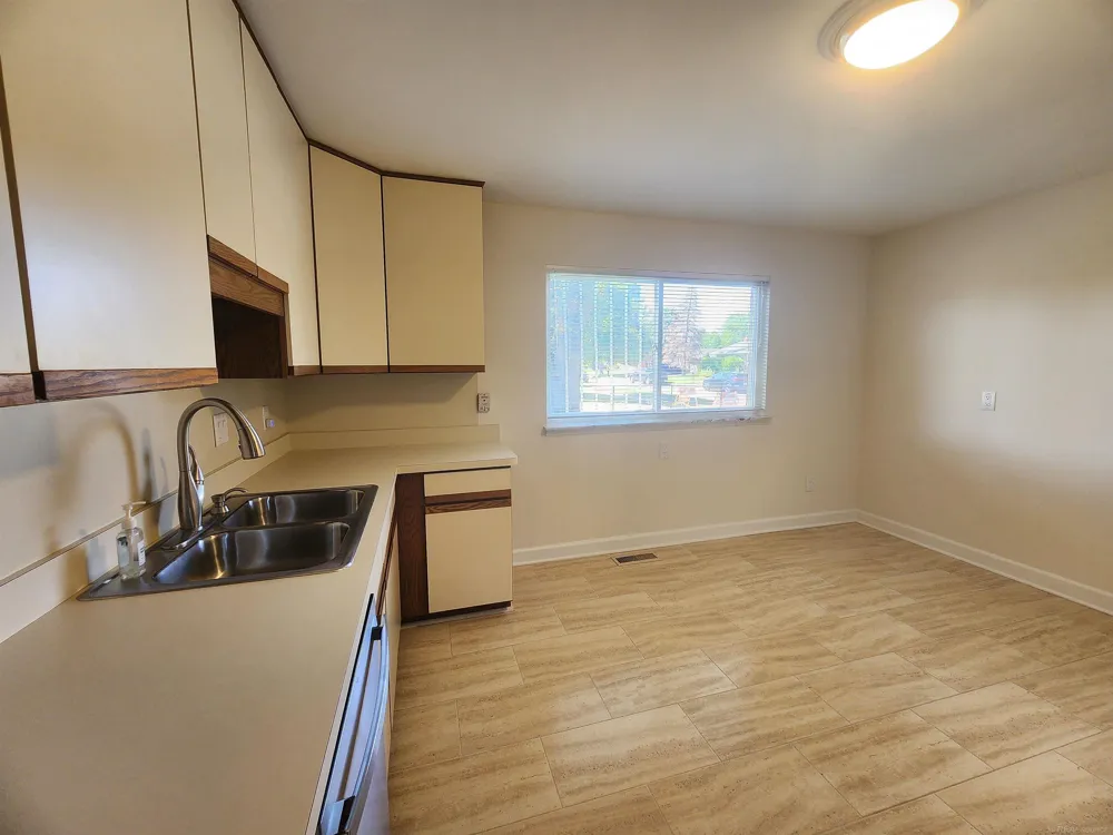 27055 Merideth Drive Warren City, MI 48092