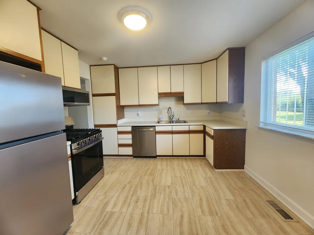 27055 Merideth Drive Warren City, MI 48092