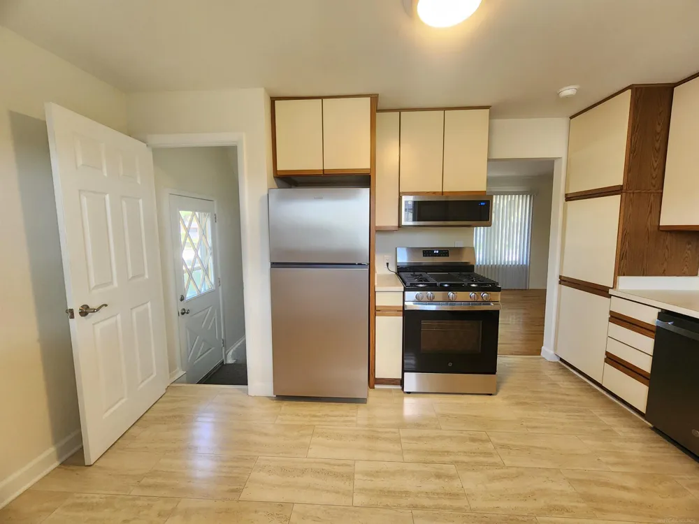 27055 Merideth Drive Warren City, MI 48092