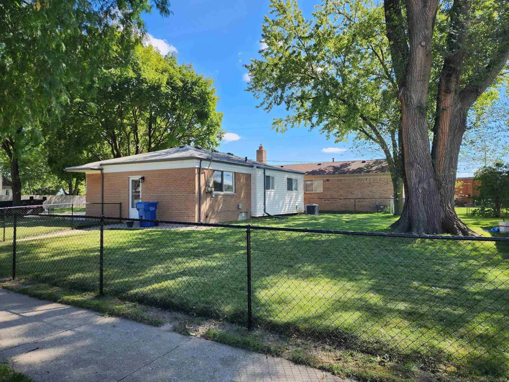 27055 Merideth Drive Warren City, MI 48092