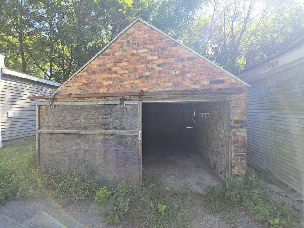 1915 River Street Blackman Charter Township, MI 49202