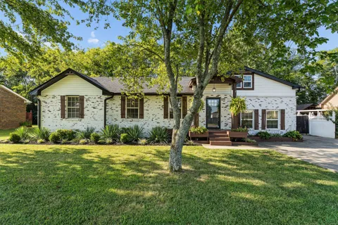440 Lealand Ln