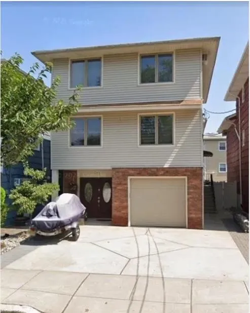 173 WEST 17TH ST Bayonne, NJ 07002