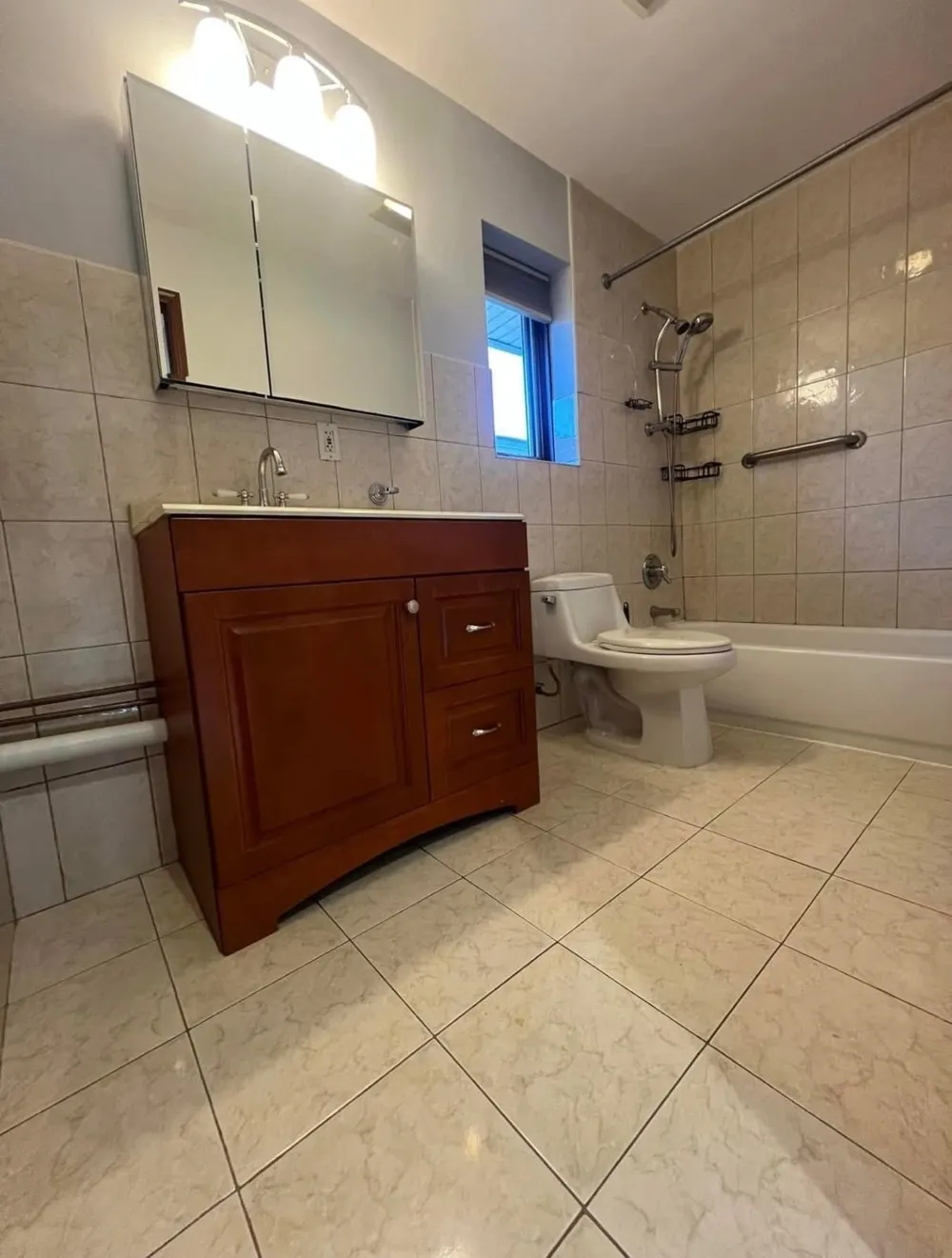 173 WEST 17TH ST Bayonne, NJ 07002
