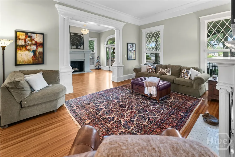 121 E Victory Drive Savannah, GA 31405