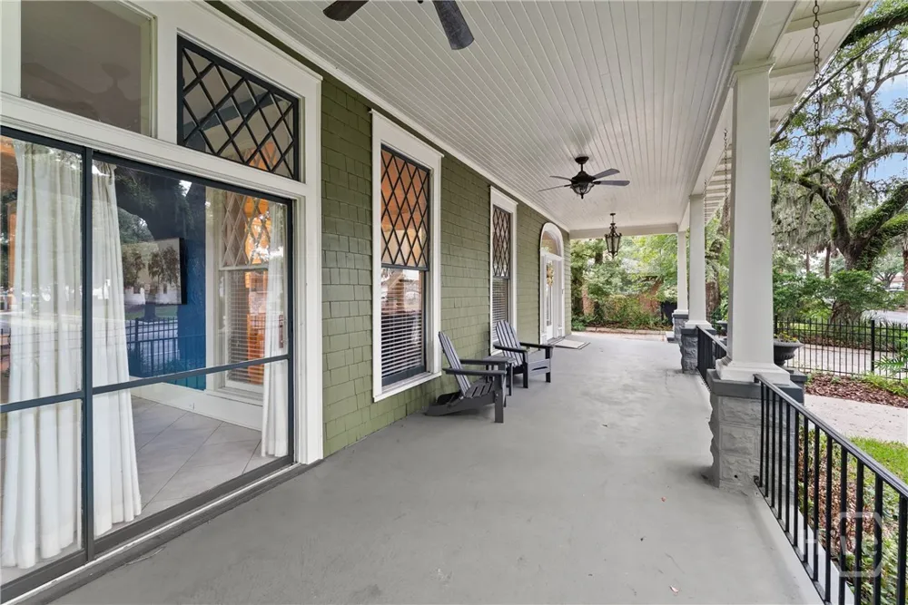121 E Victory Drive Savannah, GA 31405