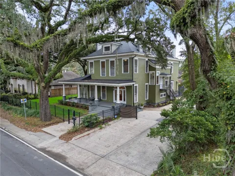 121 E Victory Drive