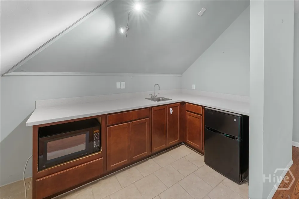 121 E Victory Drive Savannah, GA 31405