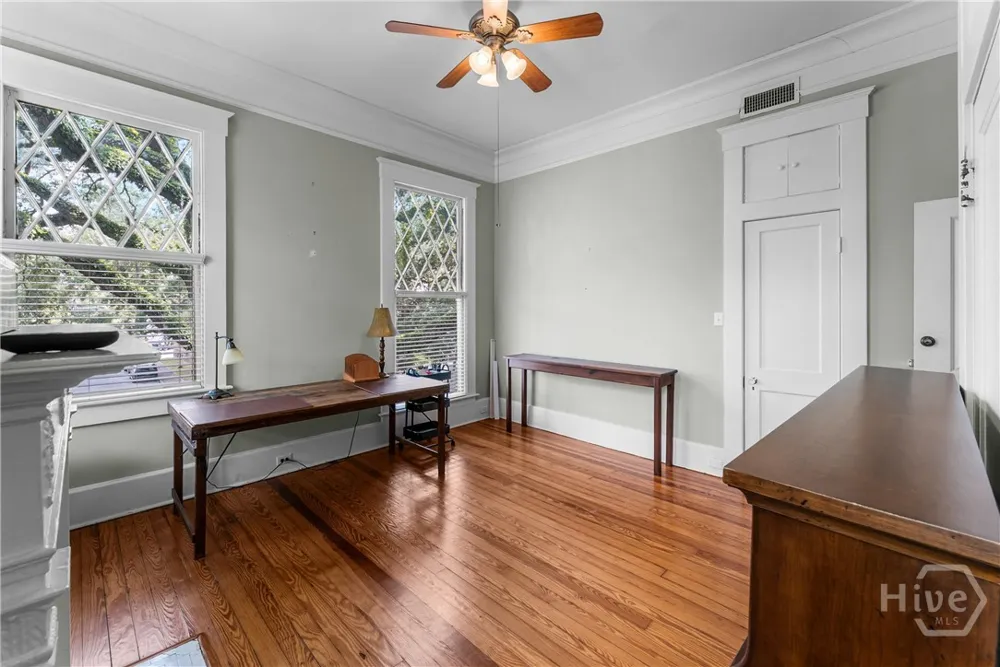121 E Victory Drive Savannah, GA 31405