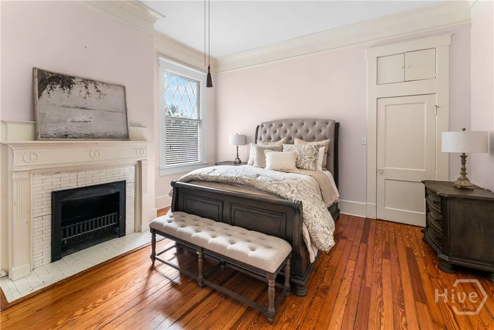 121 E Victory Drive Savannah, GA 31405