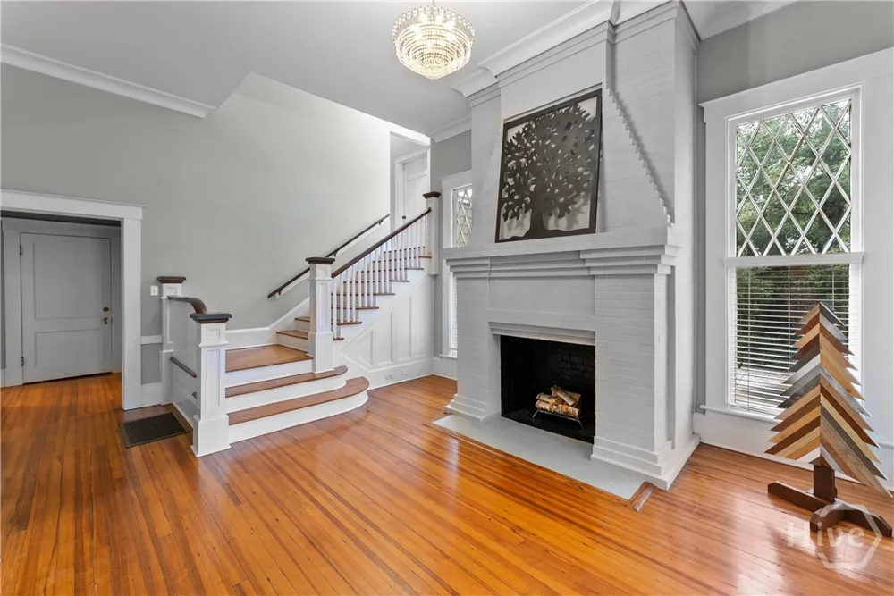 121 E Victory Drive Savannah, GA 31405