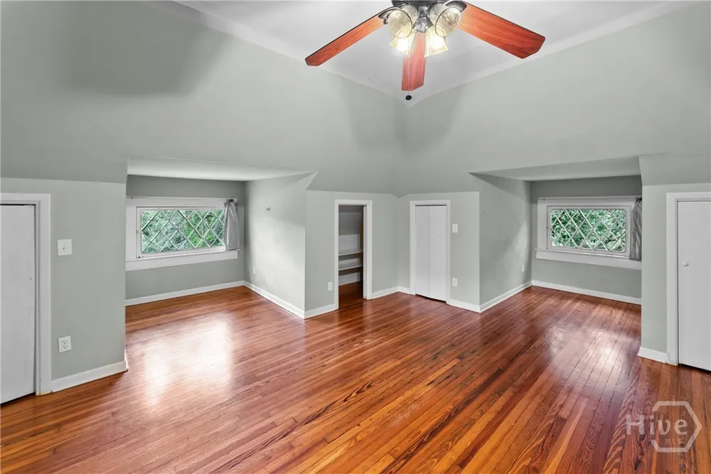 121 E Victory Drive Savannah, GA 31405