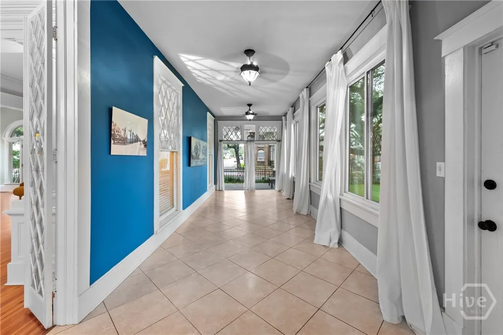121 E Victory Drive Savannah, GA 31405