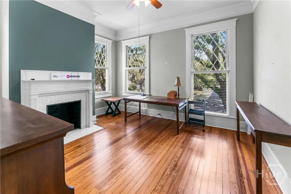 121 E Victory Drive Savannah, GA 31405