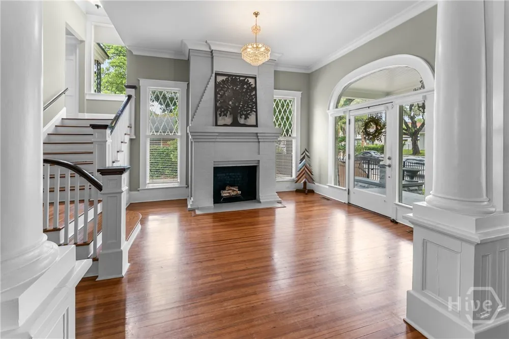 121 E Victory Drive Savannah, GA 31405