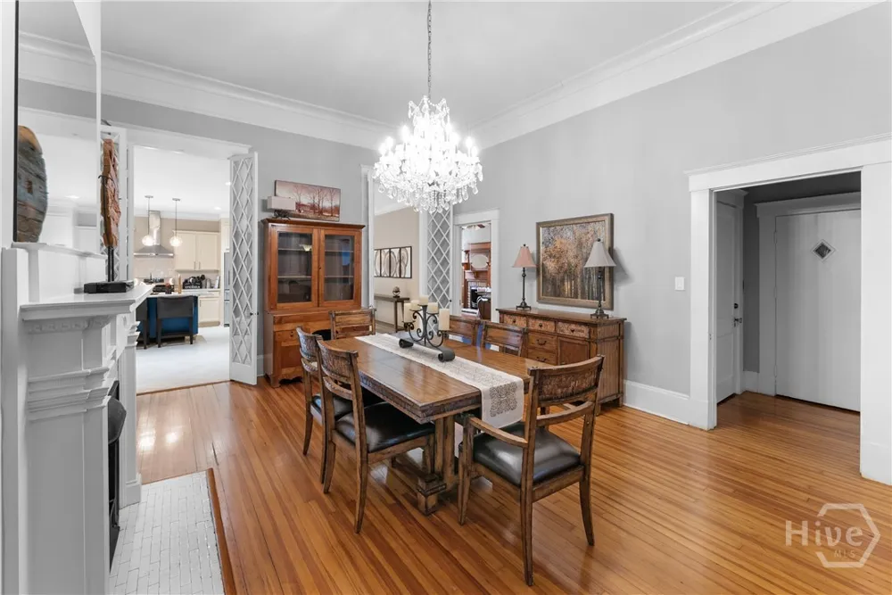121 E Victory Drive Savannah, GA 31405
