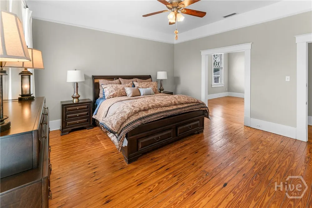 121 E Victory Drive Savannah, GA 31405