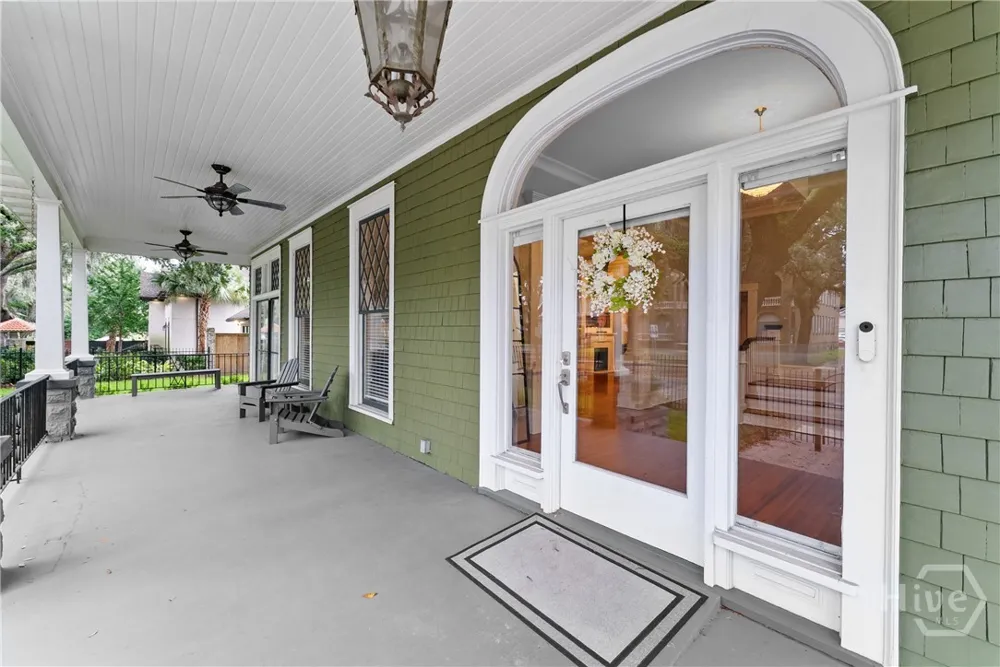 121 E Victory Drive Savannah, GA 31405