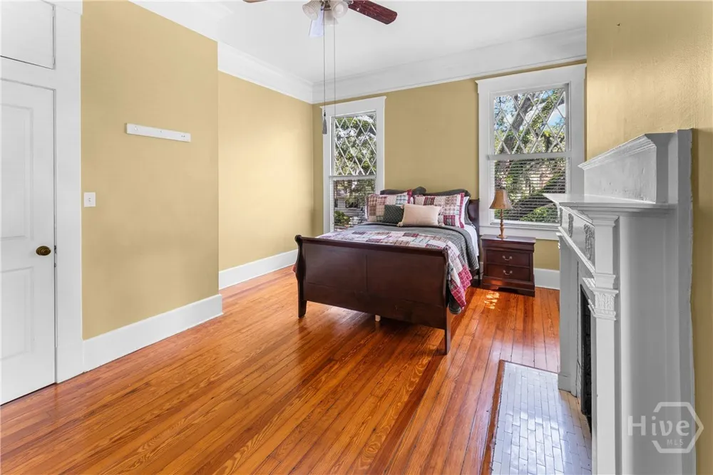 121 E Victory Drive Savannah, GA 31405