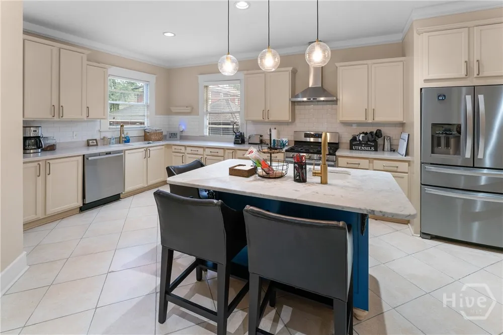 121 E Victory Drive Savannah, GA 31405