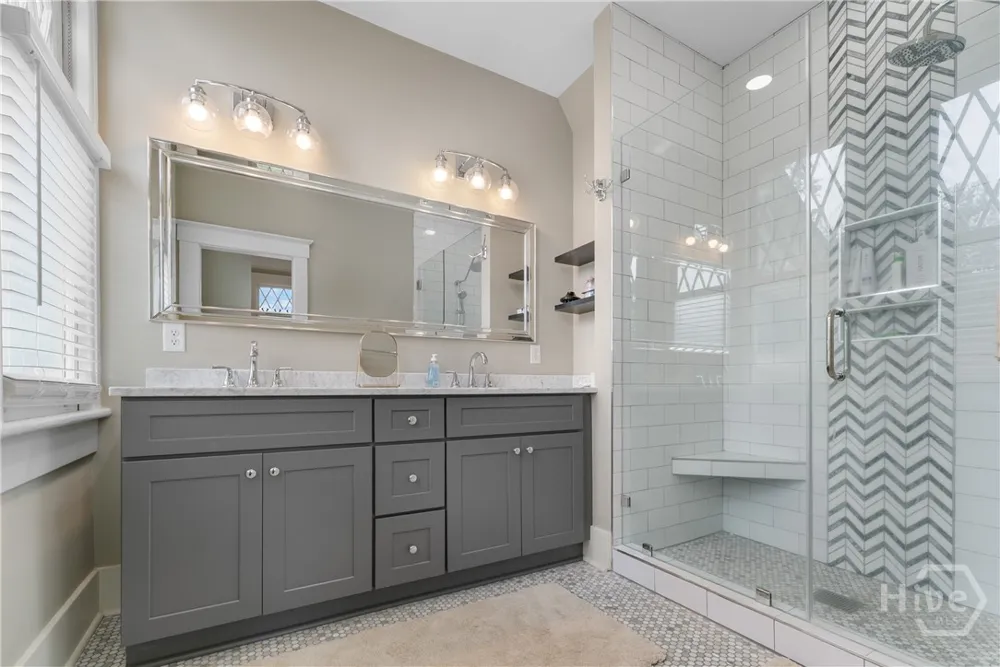121 E Victory Drive Savannah, GA 31405