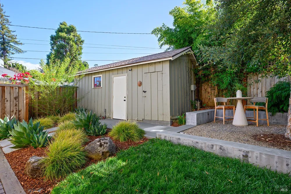 306 Pitt Avenue Sebastopol, CA 95472