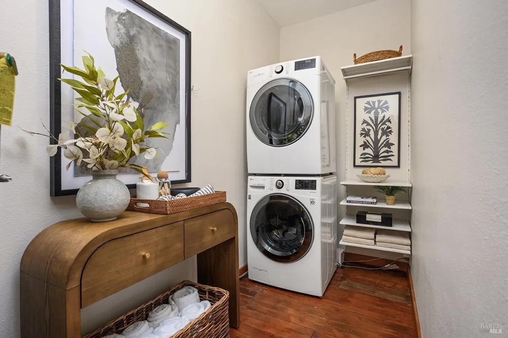 306 Pitt Avenue Sebastopol, CA 95472