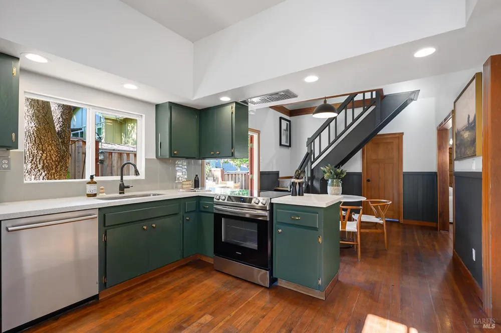 306 Pitt Avenue Sebastopol, CA 95472