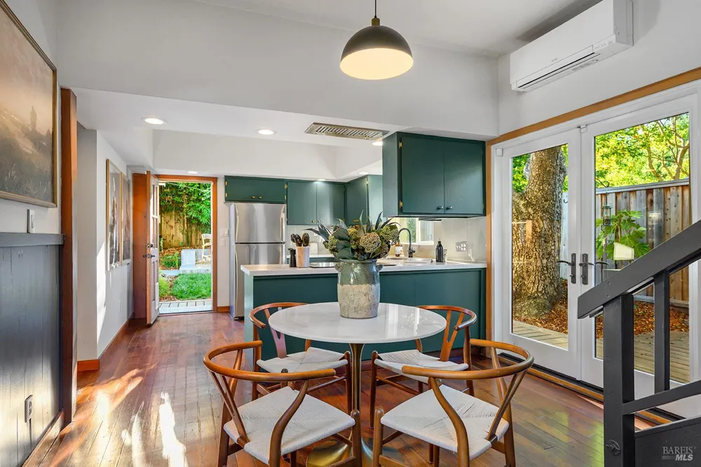 306 Pitt Avenue Sebastopol, CA 95472