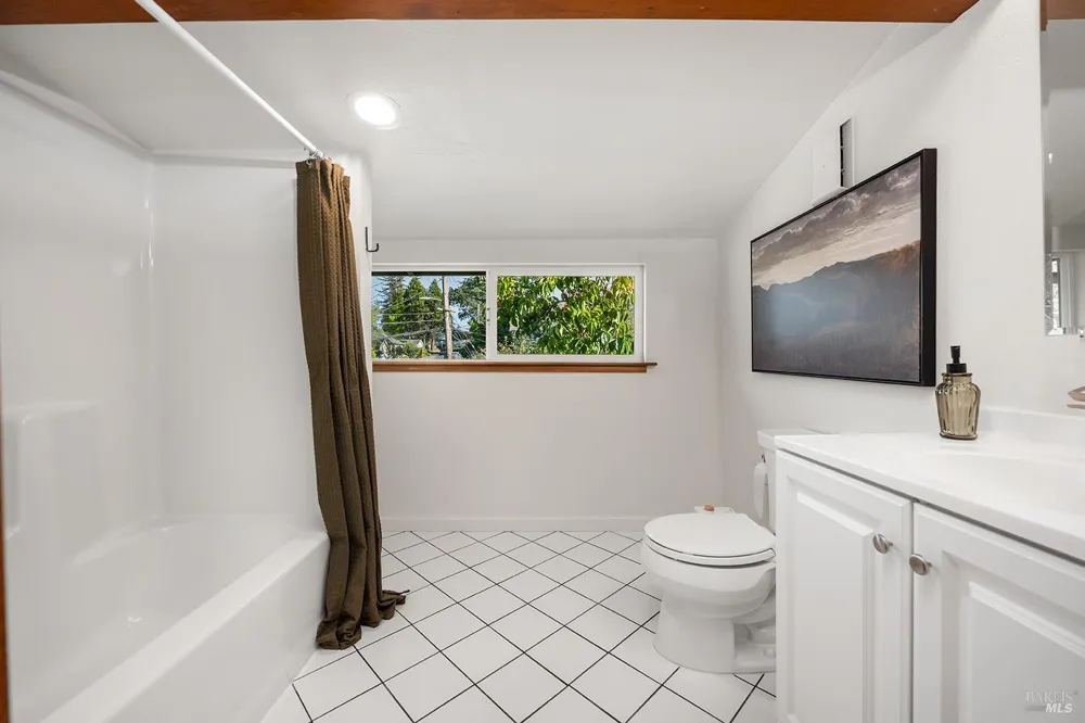 306 Pitt Avenue Sebastopol, CA 95472