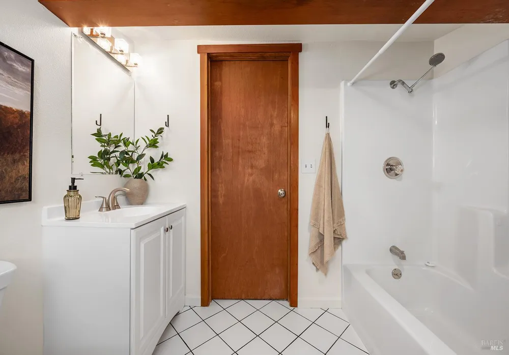 306 Pitt Avenue Sebastopol, CA 95472