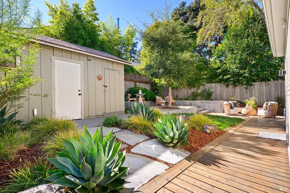 306 Pitt Avenue Sebastopol, CA 95472