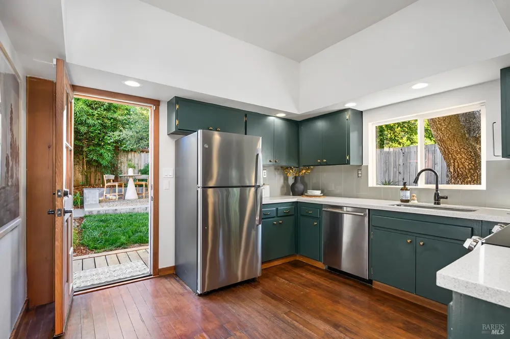 306 Pitt Avenue Sebastopol, CA 95472