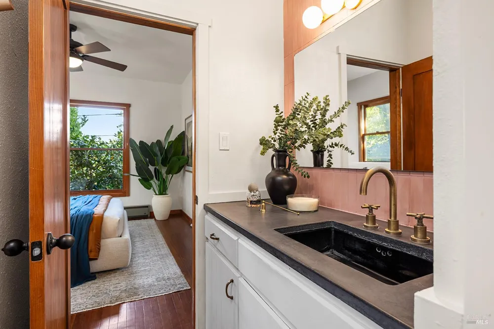 306 Pitt Avenue Sebastopol, CA 95472