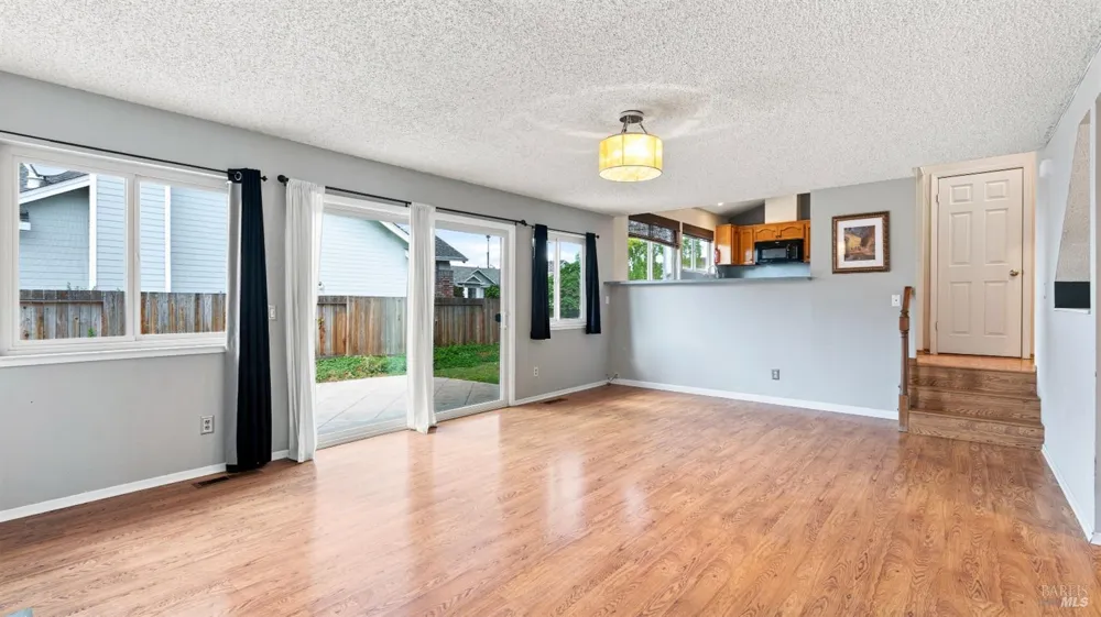 1639 Flanigan Way Petaluma, CA 94954